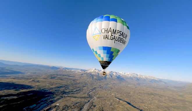 Hautes-Alpes Montgolfière à Chorges Hautes-Alpes Montgolfière à Chorges