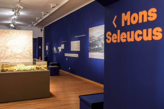 Visite de l'exposition « Mons Seleucus, carrefour divin »_Gap - © Etienne MAURY Visite de l'exposition « Mons Seleucus, carrefour divin »_Gap - © Etienne MAURY